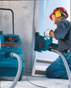 Die Schlitzfräse von Bosch Professional ist das perfekte Elektrowerkzeug für anspruchsvolle Elektroarbeiten. In Verbingdung mit einem Bosch Professional Nass und Trockensauger ist dieses Duo eine Wucht.* Bosch Professional 0601621703 GNF 35 CA Mauernutfräse, 1.400 W, Scheiben-Ø, Staubabsaugung, Koffer - 5