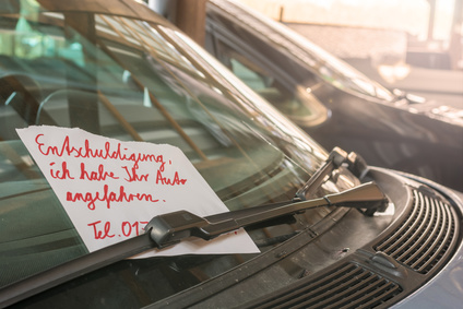 Durch einen kleinen Parkrempler zur Fahrerflucht verurteilt. Mit einer Rückfahrkamera hätte man beim sich viele Probleme sparen können.