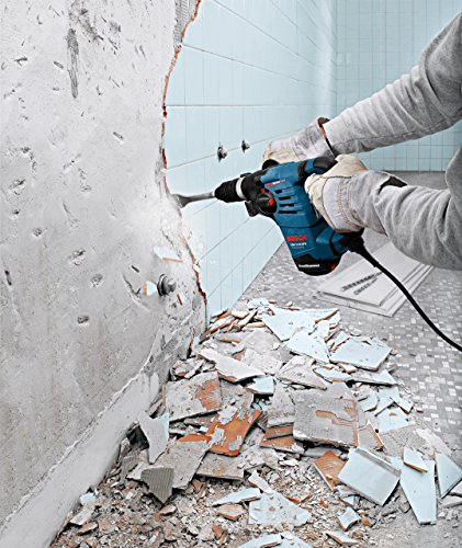 Ein Bohrhammer ist das perfekte Werkzeug für die Bad Renovierung. Dank Meisselfunktion sind die alten Fliesen schnell entfernt.* Bosch Professional Bohrhammer GBH 3-28 DFR (800 Watt, Schlagenergie max: 3,1 J, Wechselfutter SDS-plus, in L-Boxx) - 3